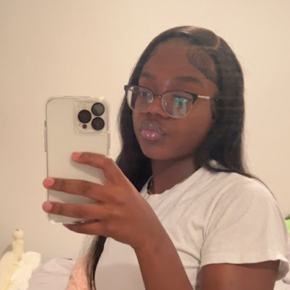 Meet your Posher, Naomi - Picture 1 of 1